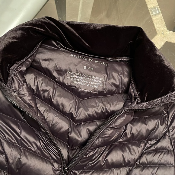 Andrew Marc, packable, 650 Fill, 90% duck down, velvet lined collar, zip pockets - Picture 9 of 13